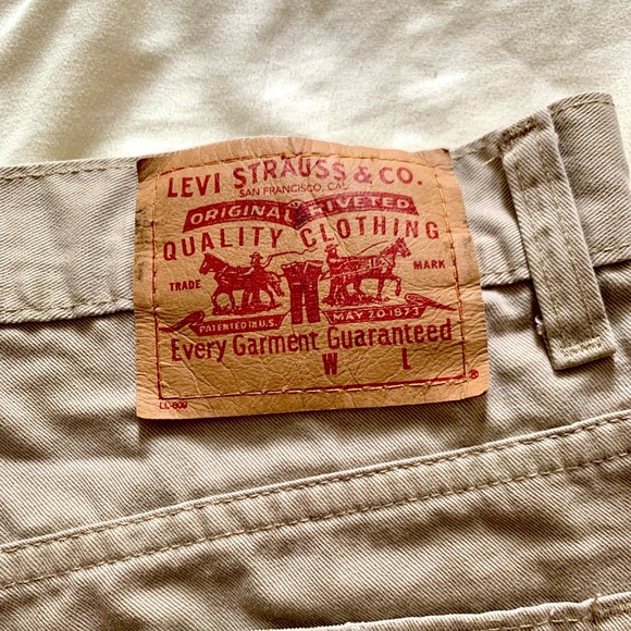 Levi’s Short Shorts - Picture 3 of 3